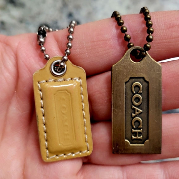 Coach Tag Set - Picture 3 of 7